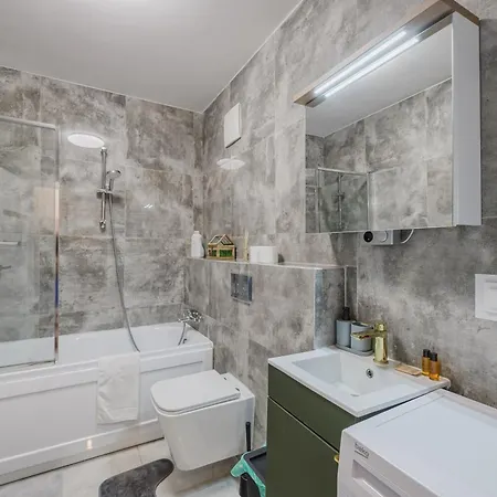 Lasek Marcelinski Deluxe شقة