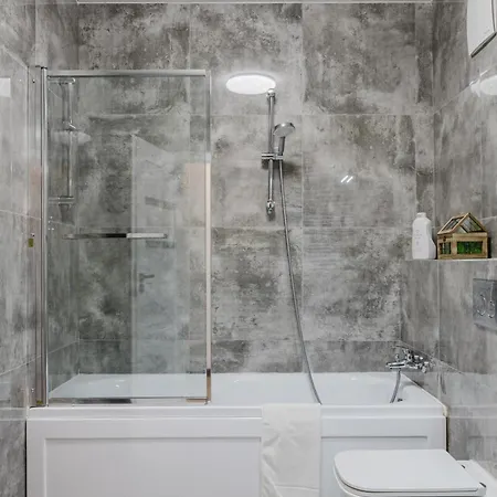 Lasek Marcelinski Deluxe شقة *